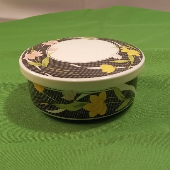 Vintage Ceramic Trinket Box- - Picture 7 of 9